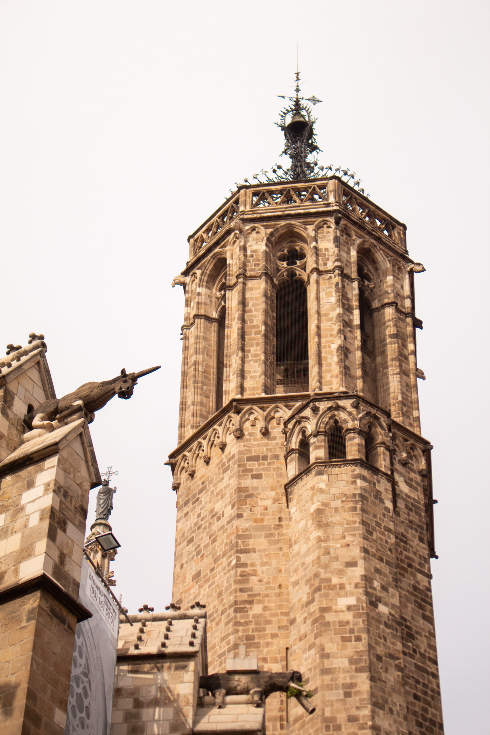 Una de las torres de la Catedral de Barcelona